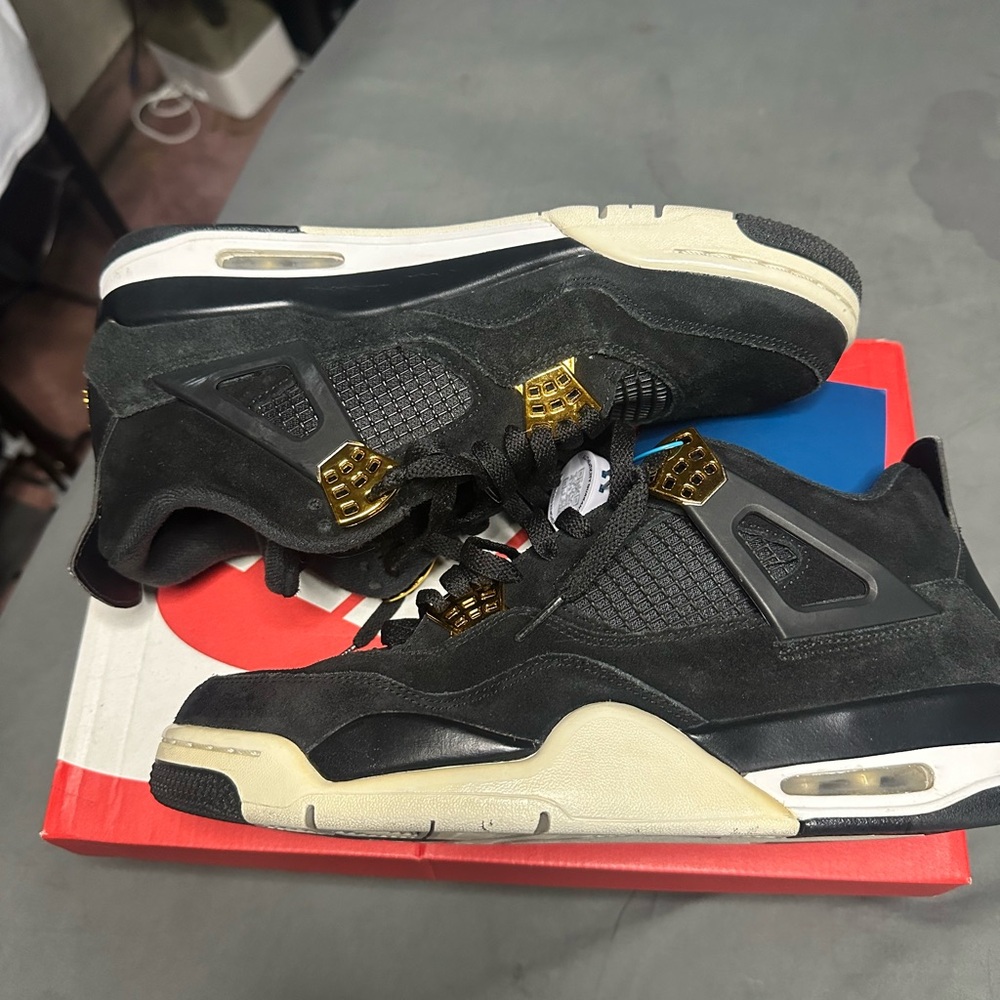 Jordan 4 Royalty